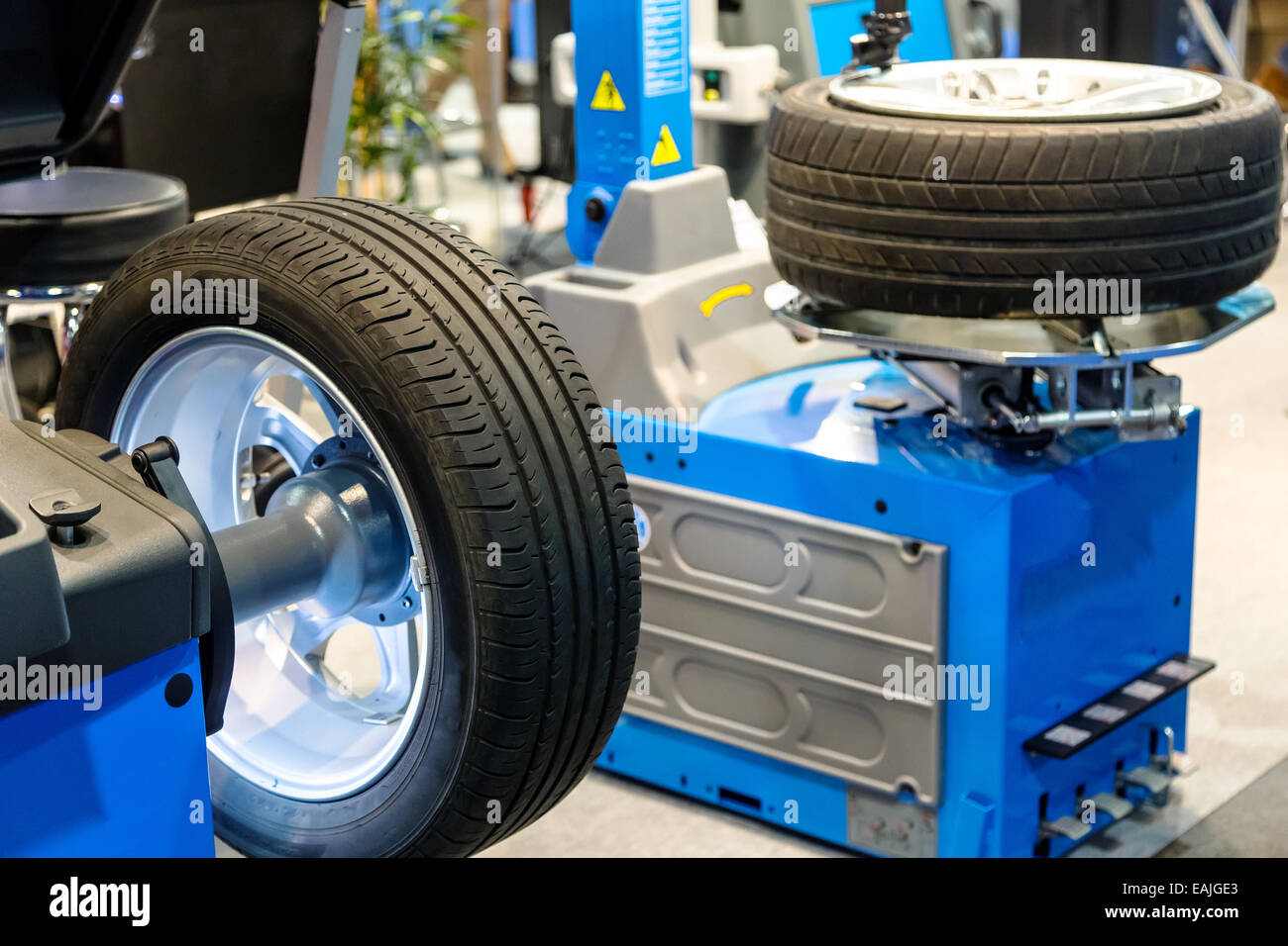 Car wheel balancing hires stock photography and images Alamy