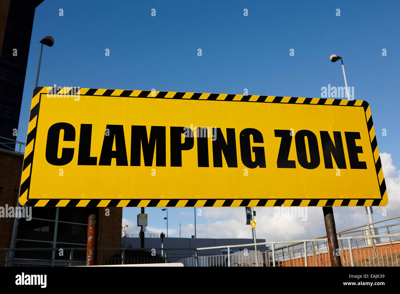 Clamping Warning Sign High Resolution Stock Photography and Images Alamy