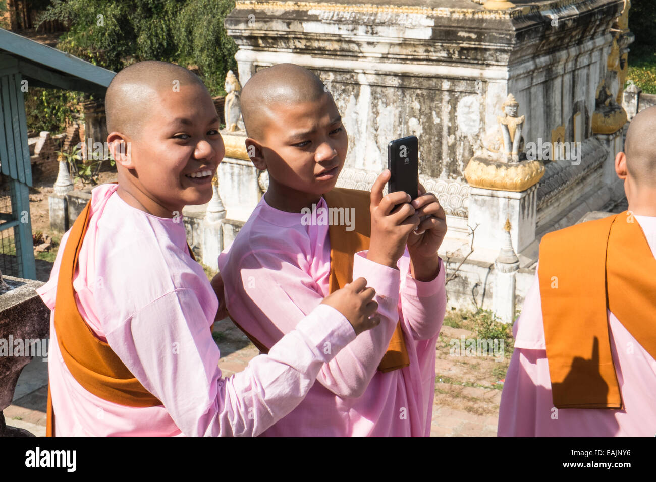 Buddhist Nuns Photographing Themselves selfies tablets At Me Nu Oak 