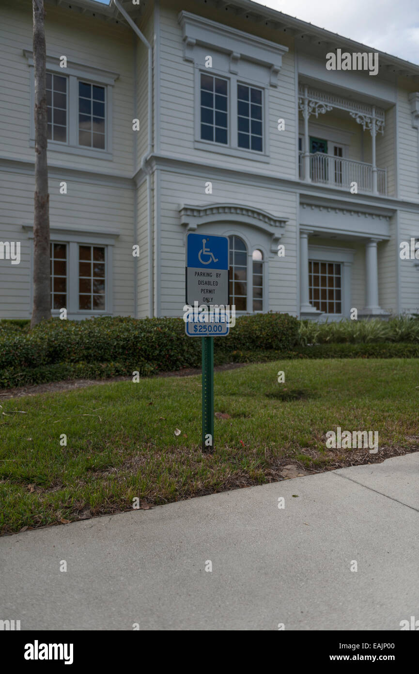 Handicap Handicapped Parking Disabled Permit Sign Max Fine $250.00 Sign Florida USA Stock Photo