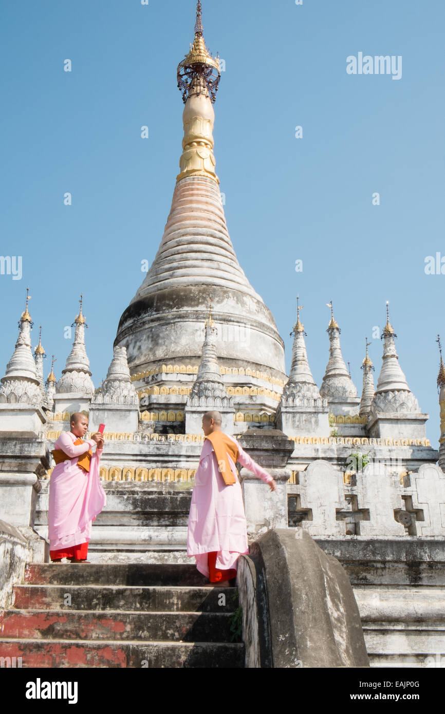 Buddhist Nuns Photographing Themselves selfies tablets At Me Nu Oak 