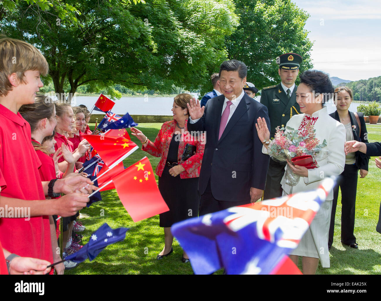 (141117) -- CANBERRA, Nov. 17, 2014 (Xinhua) -- Chinese President Xi Jinping and his wife Peng Liyuan are welcomed before his meeting with Australian Governor-General Peter Cosgrove in Canberra, capital of Australia, Nov. 17, 2014. (Xinhua/Xie Huanchi) (wjq) Stock Photo