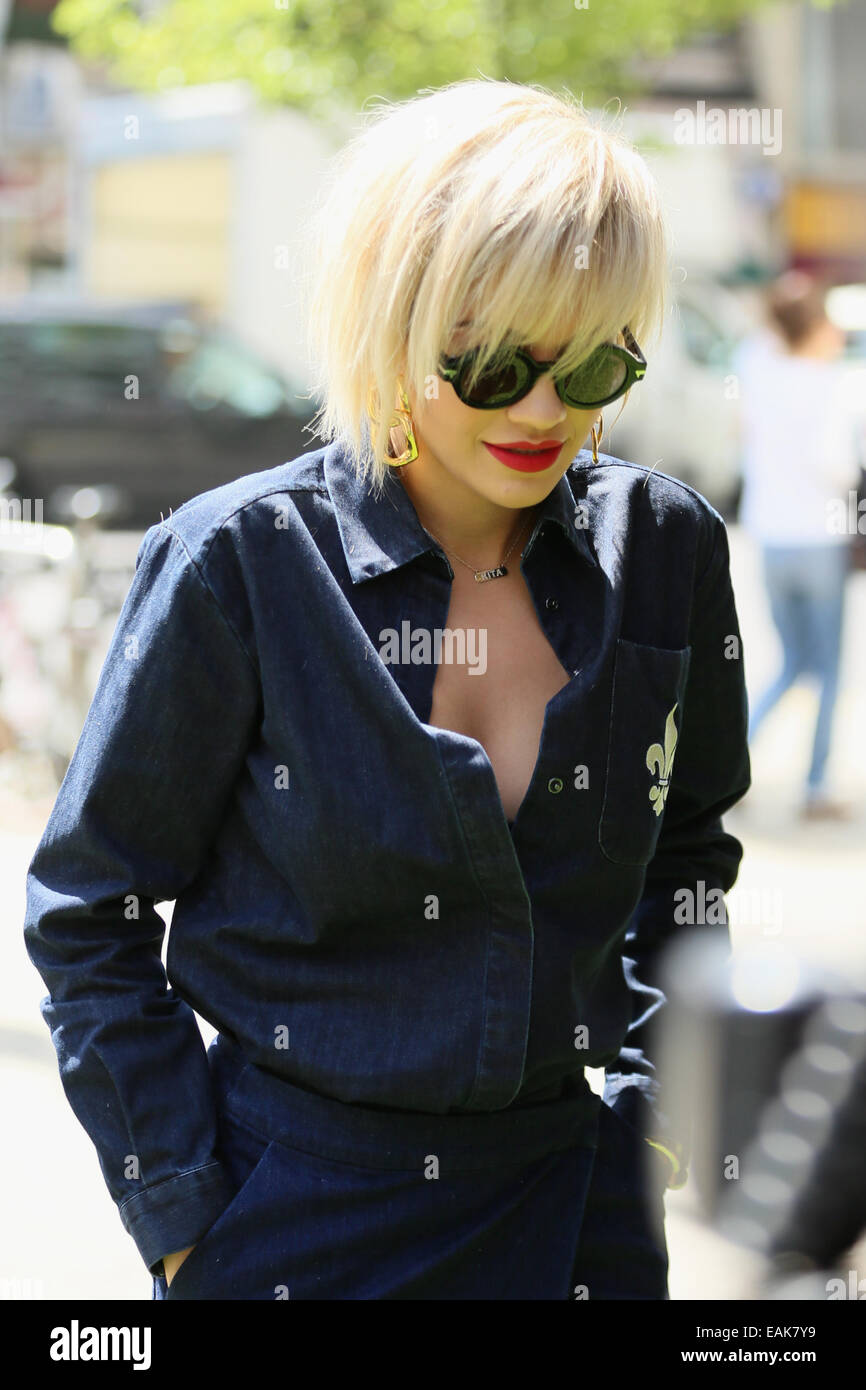 Rita arrives at Knightsbridge Restaurant Bodos Schloss Featuring: Rita