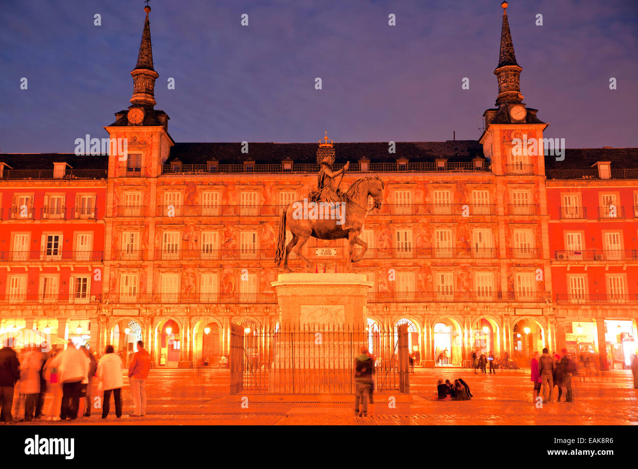Plaza Mayor Madrid Night Hi res Stock Photography And Images Alamy plaza-mayor-madrid-night-hi-res-stock-photography-and-images-alamy