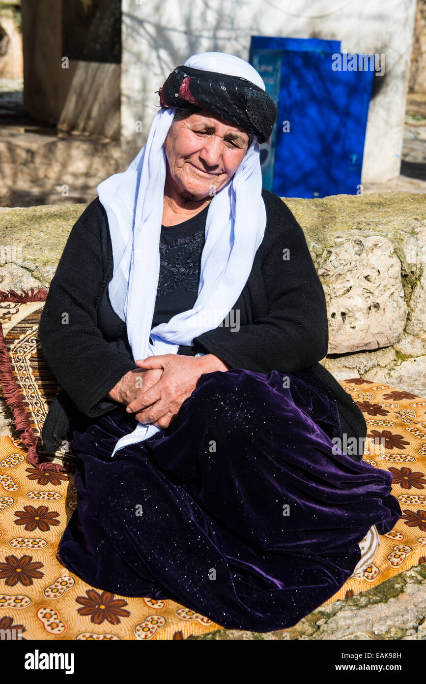 Old Yazidi woman, Lalish, Iraq Stock Photo