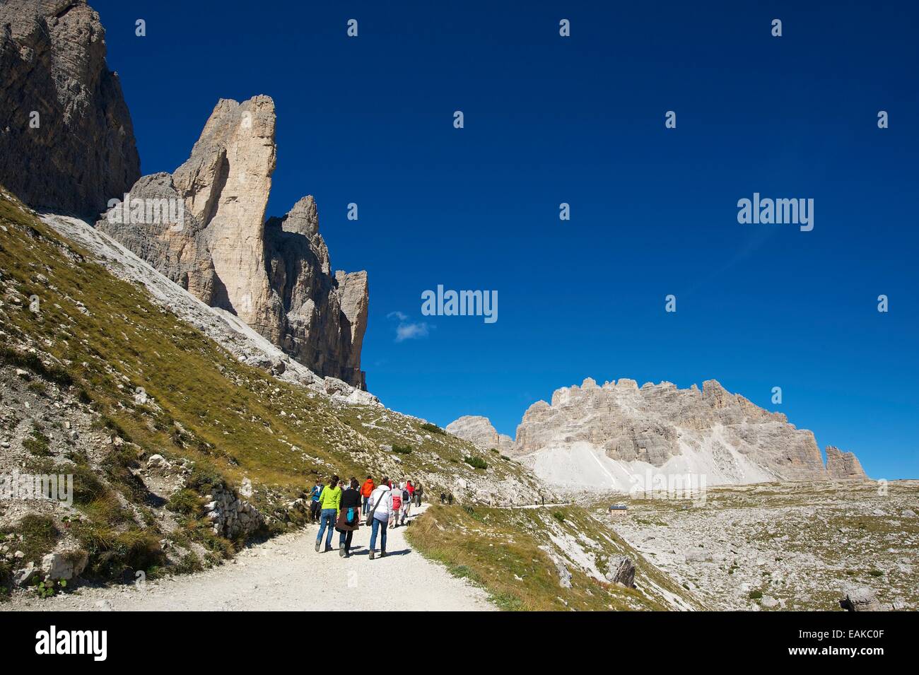 Hikers on the trail to the Three Peaks, Sextner Dolomiten, South Tyrol province, Trentino-Alto Adige, Italy Stock Photo