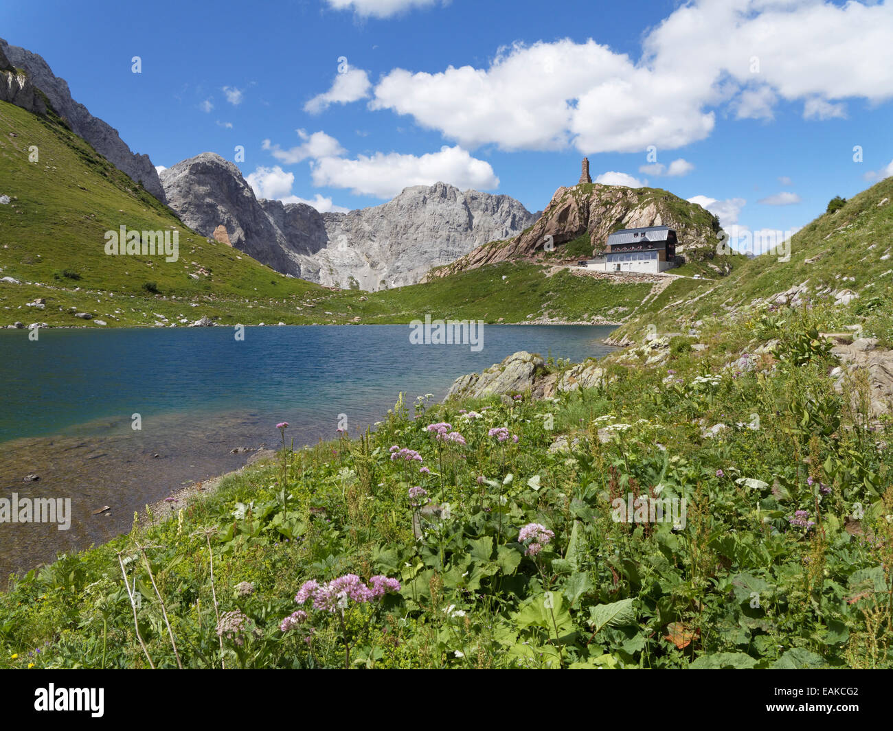 Wolayer Lake or Wolayersee with Wolayersee hut and war memorial, Carnic Alps, Lesachtal, Bezirk Hermagor, Kärnten, Italy Stock Photo