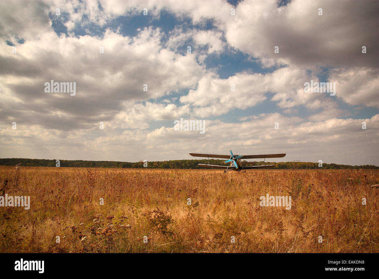 The old plane against the cloudy sky Stock Photo - Alamy