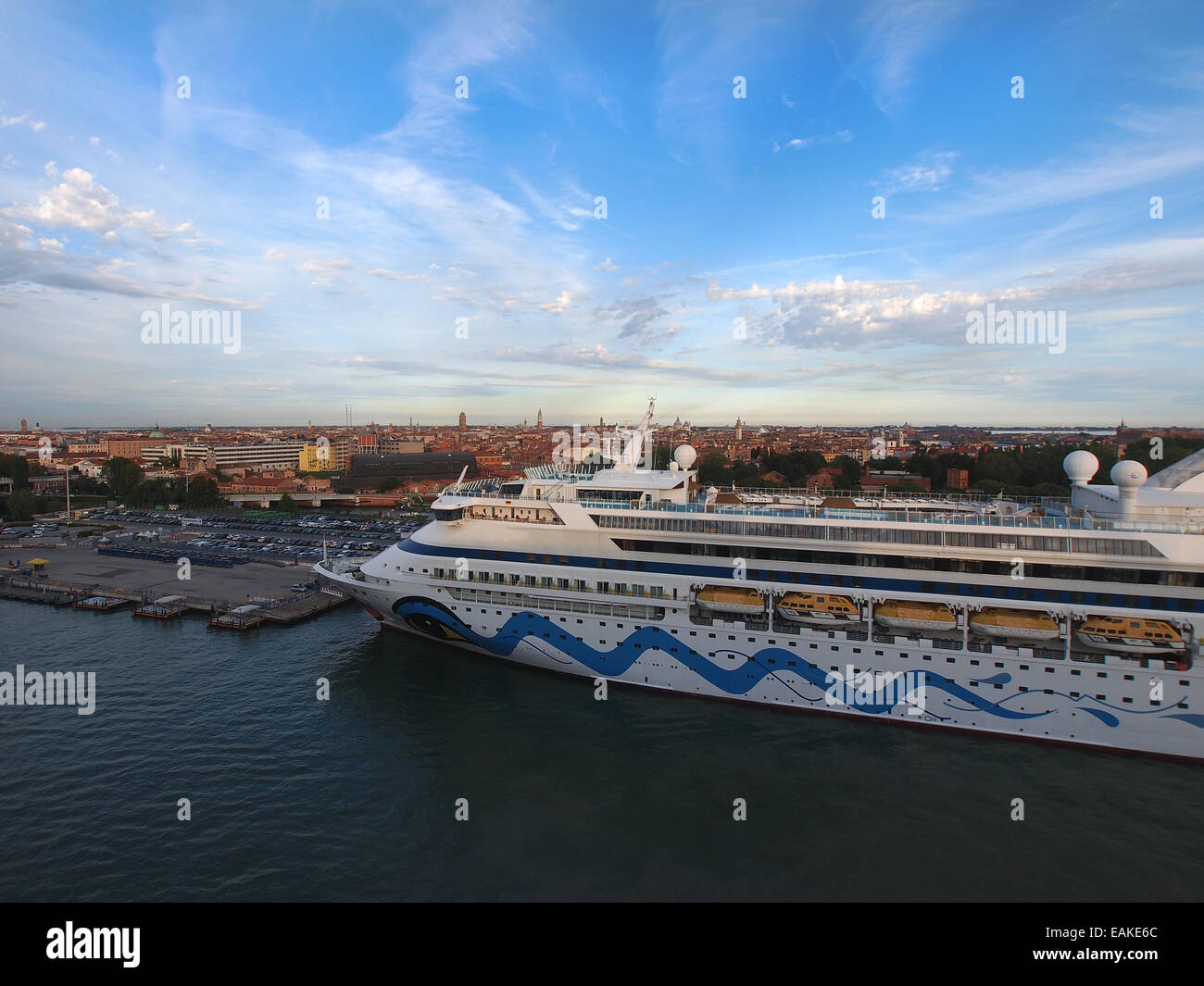 Cruise ship venice port hi-res stock photography and images - Alamy
