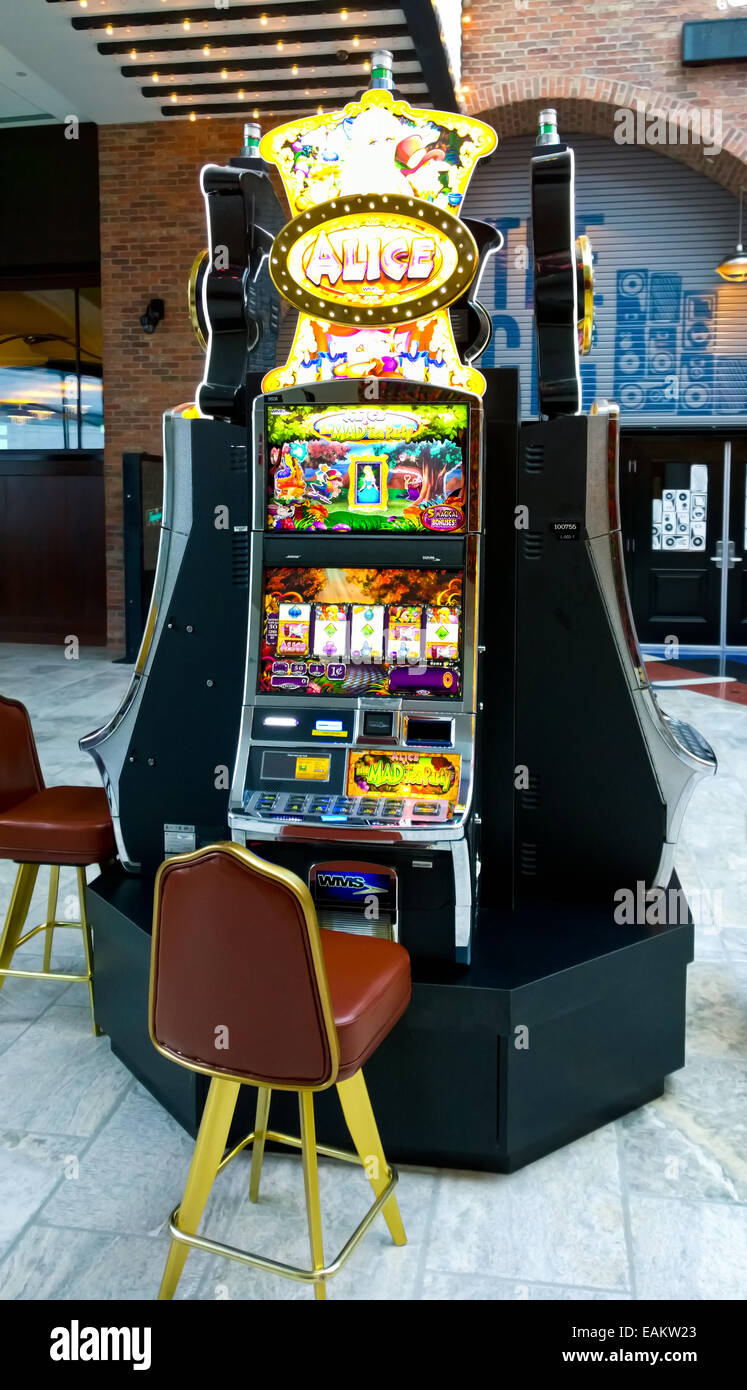 Slot machine alice in wonderland costumes