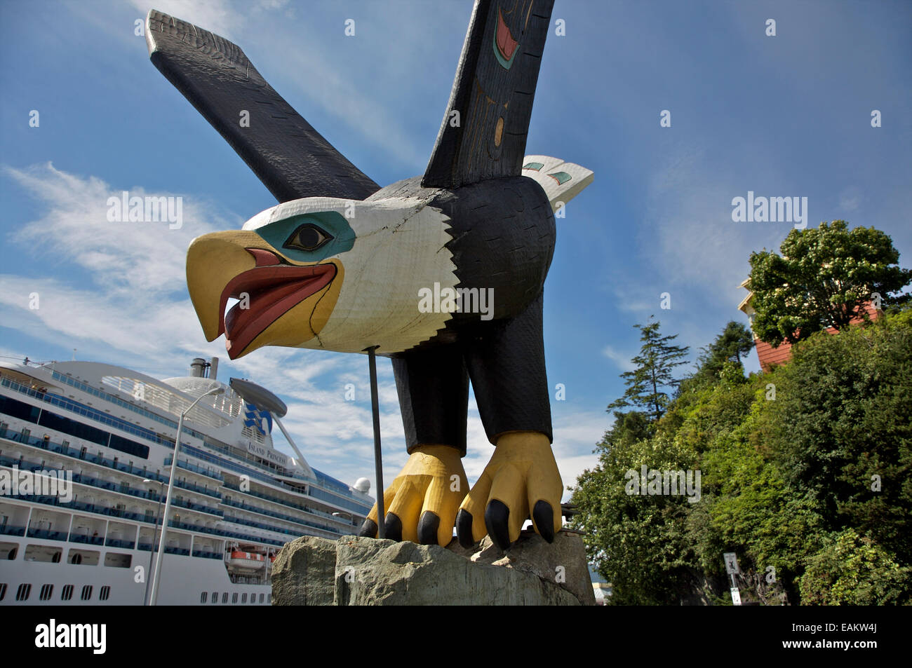 Alaska totem eagle hires stock photography and images Alamy
