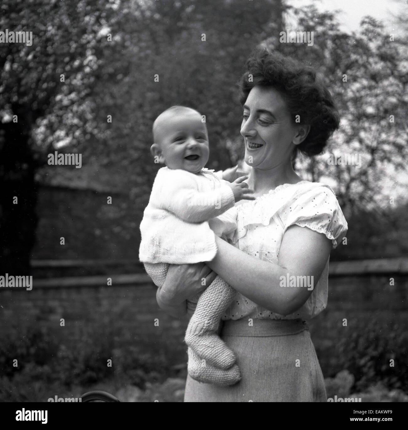 Mother and baby 1940s hi-res stock photography and images - Alamy