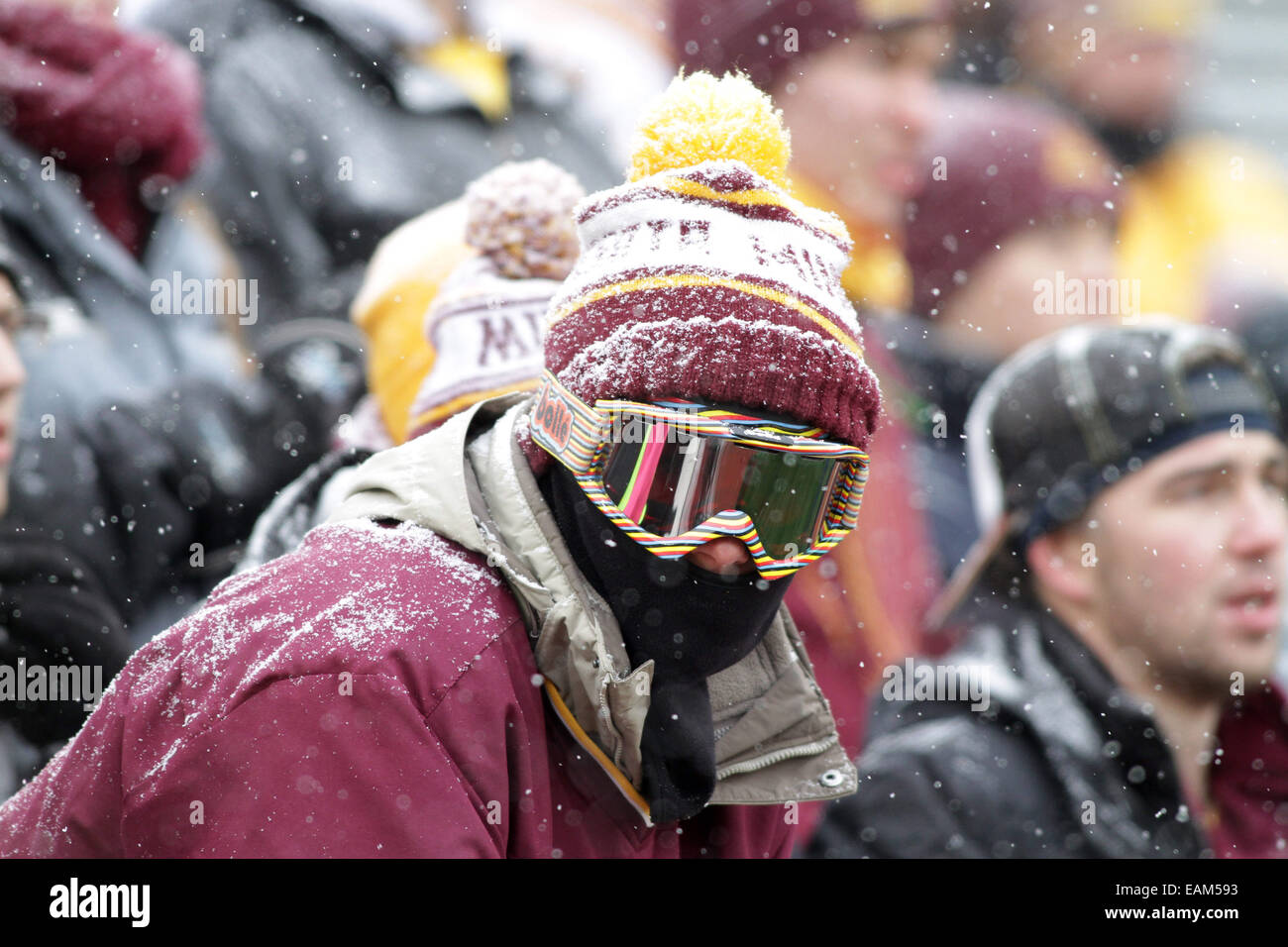 minneapolis-minn-15th-nov-2014-minnesota-gophers-fans-were-bundled-EAM593.jpg