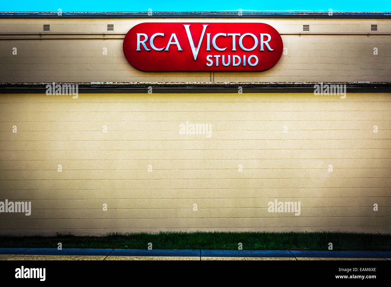 Sign on the RCA Victor Studio building notes the location of the legendary RCA Studio B on Music Row in Nashville, TN Stock Photo