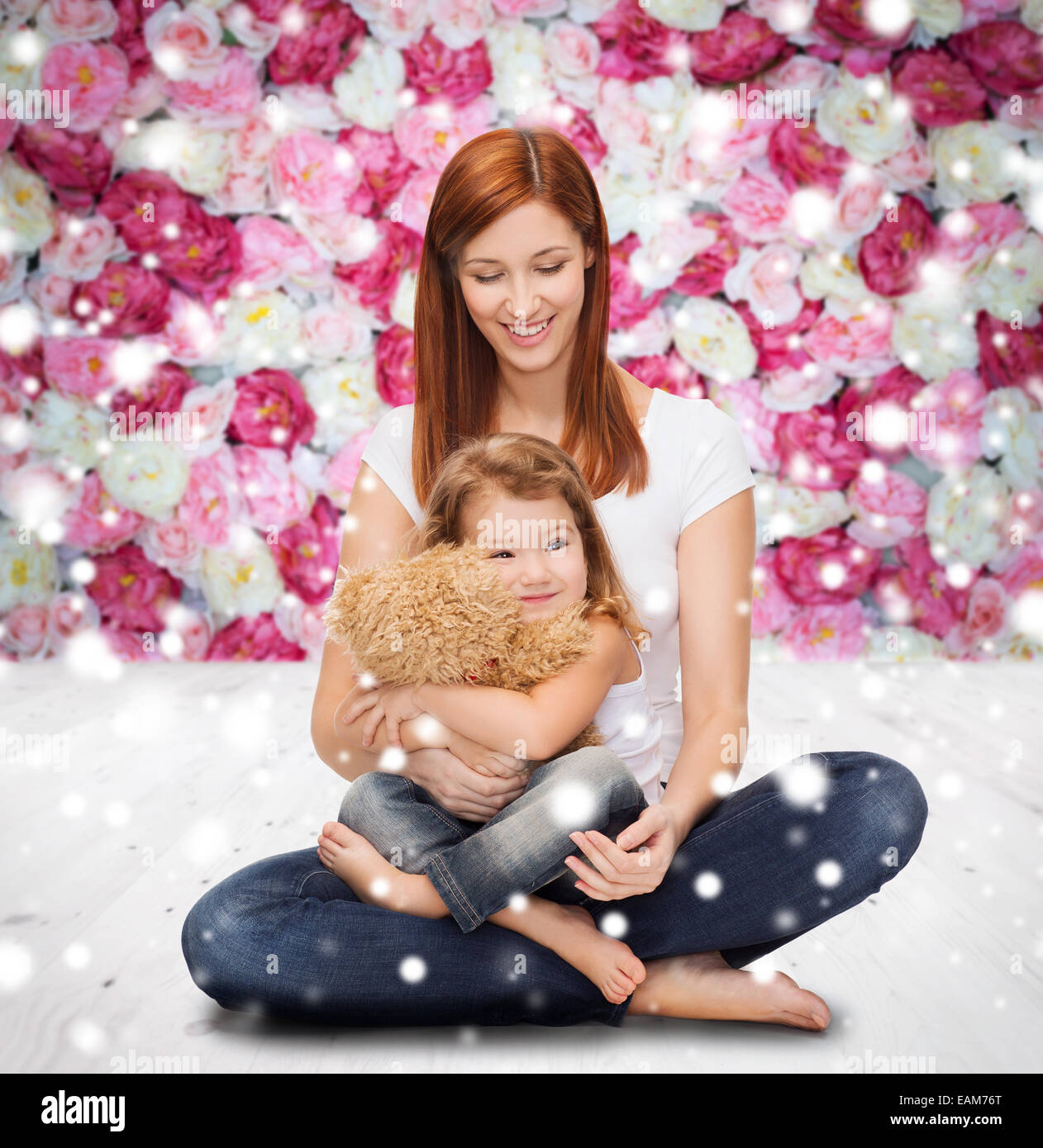 happy mother with little girl and teddy bear Stock Photo - Alamy