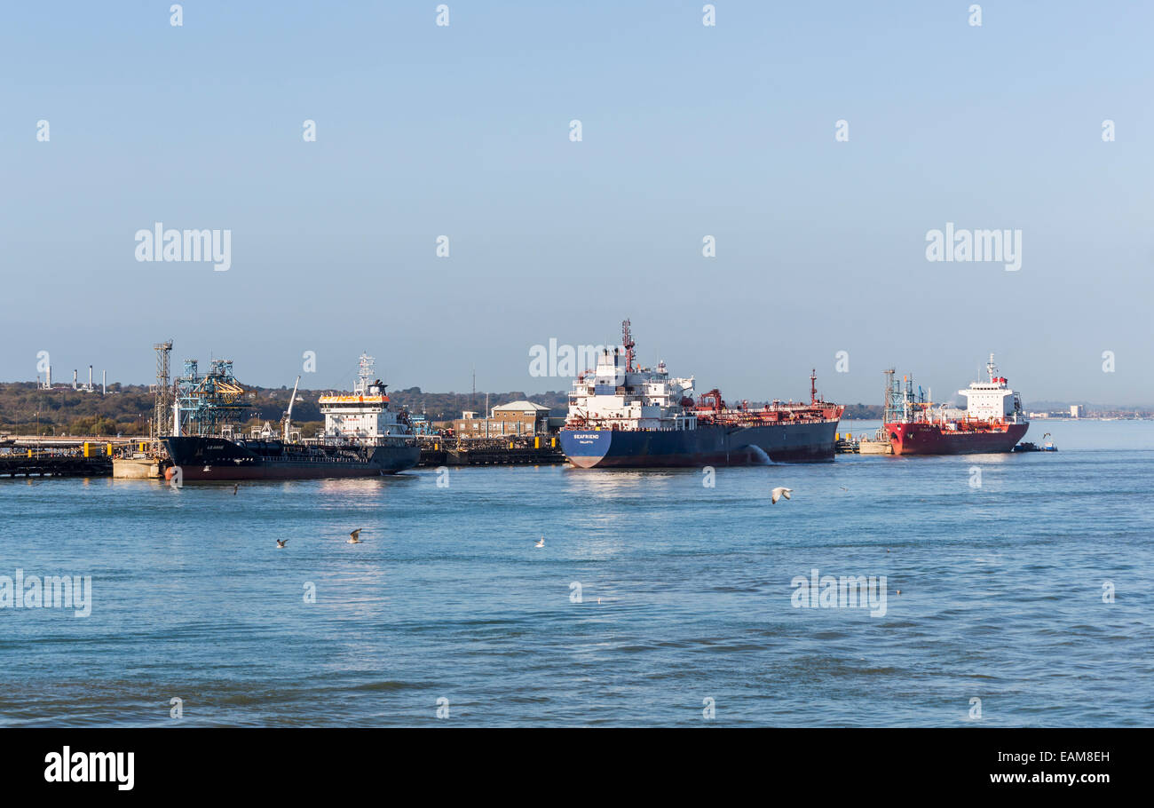 Oil tankers esso fawley refinery hi-res stock photography and images ...