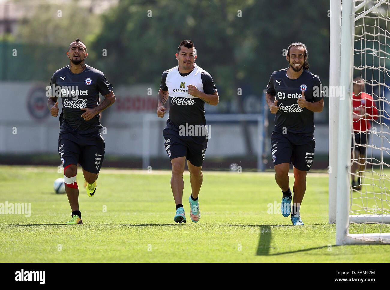 Santiago, Chile. 17th Nov, 2014. Image provided by the National Association of Professional Football of Chile, shows players Gary Medel (C), Jorge Valdivia (R) and Arturo Vidal of Chile's National Team attending a training session in Santiago, capital of Chile, on Nov. 17, 2014. The Chilean team will play a friendly match against Uruguay on Nov. 18. © ANFP/Xinhua/Alamy Live News Stock Photo
