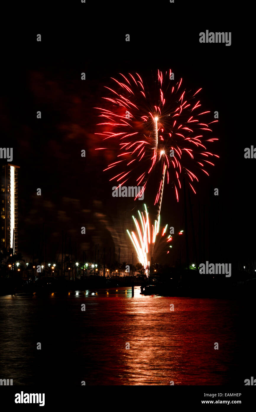 Honolulu, Hawaii, USA. 14th Nov, 2014. Beautiful fireworks show over