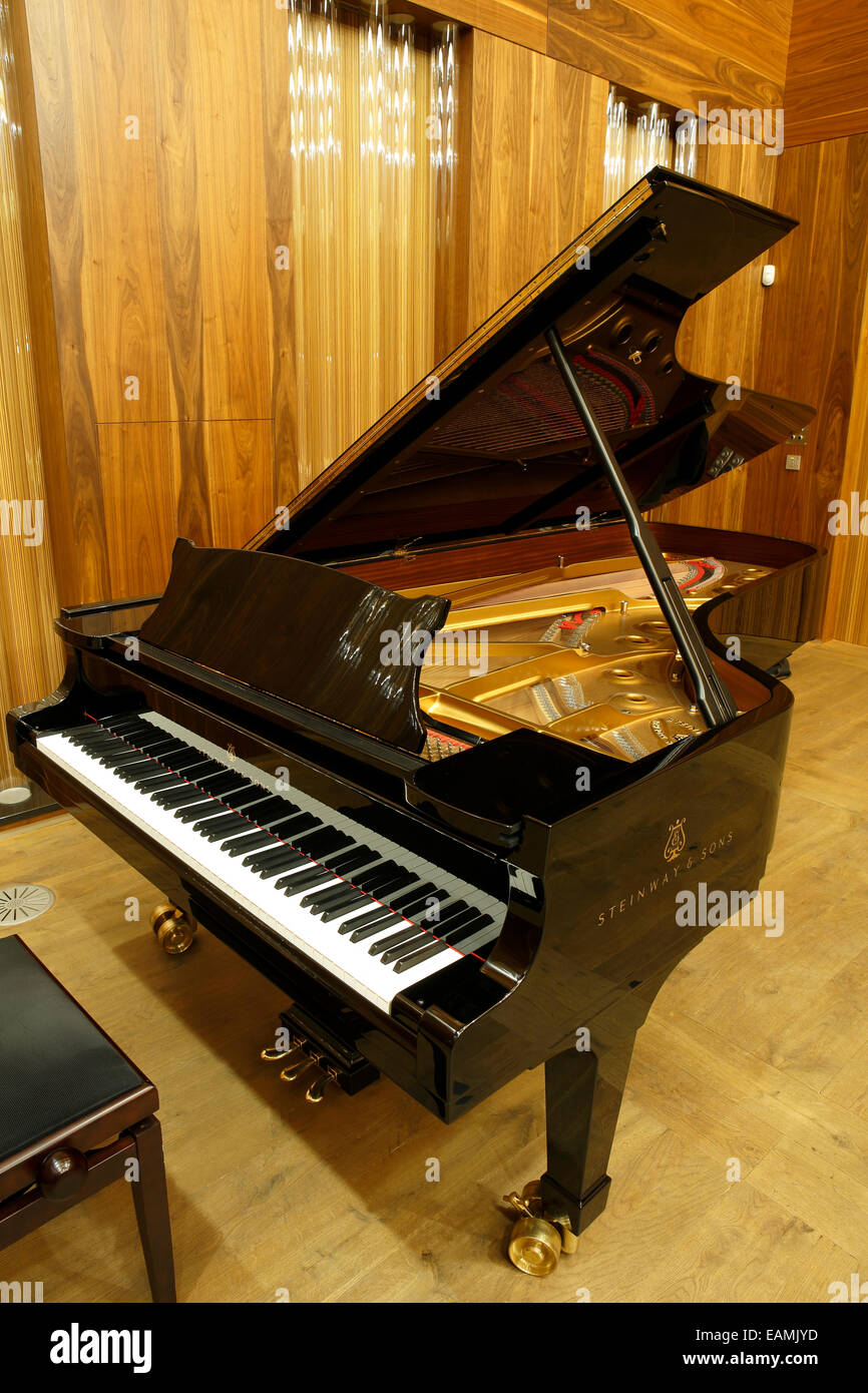 Piano, grand piano Steinway & Sons Stock Photo - Alamy
