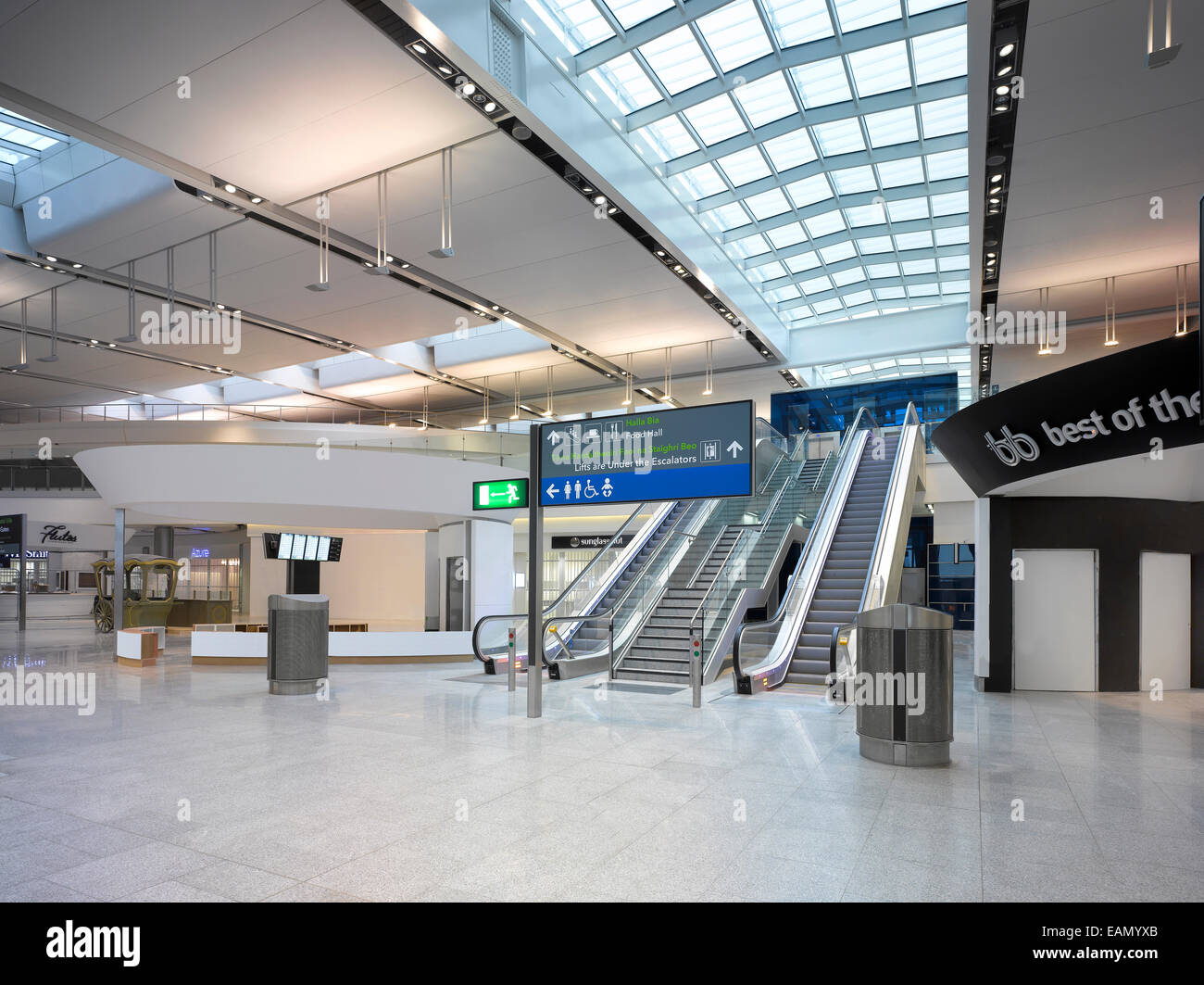 Inside dublin airport hires stock photography and images Alamy