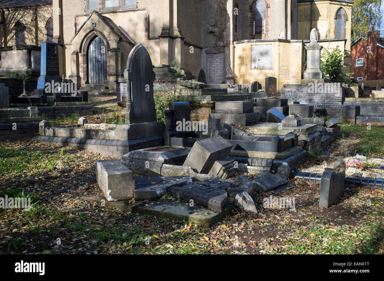 Old fashioned headstone hi-res stock photography and images - Alamy