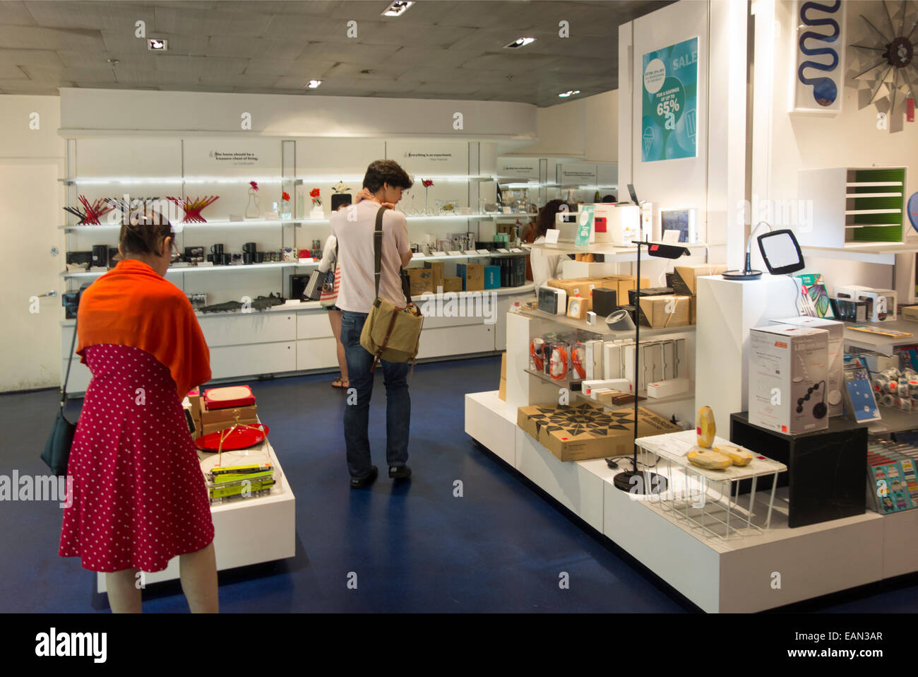 Moma Gift Shop Resolution Photography and Images - Alamy