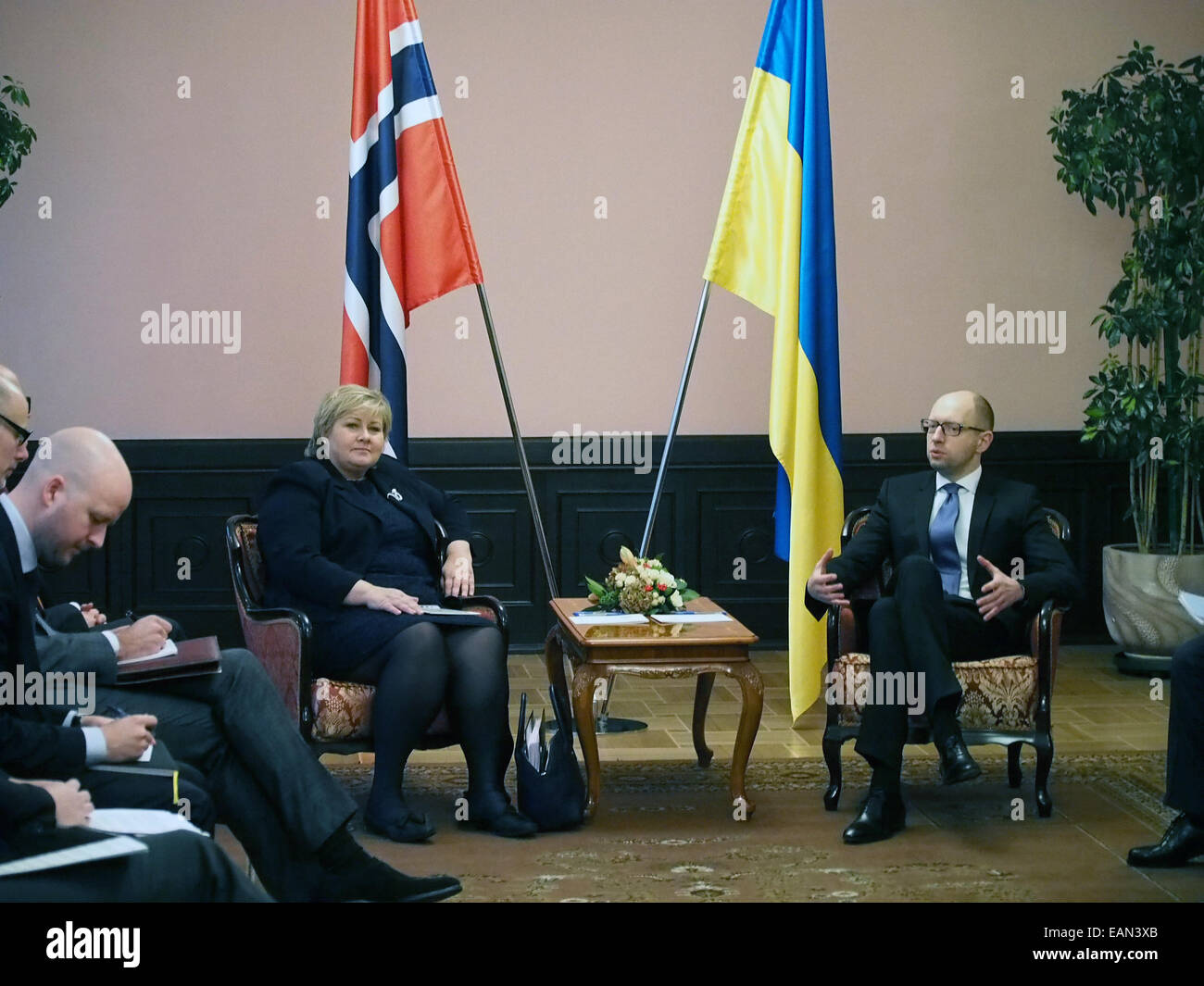 Kiev, Ukraine. 18th Nov, 2014. During the meeting in Kiev November 18, 2014 signed a number of documents. In particular, Arseniy Yatsenyuk and Prime Minister of Norway signed the Agreement between the Government of Ukraine and the Government of the Kingdom of Norway on the support of the state budget in the amount of US $ 15 million. Credit:  Igor Golovnov/Alamy Live News Stock Photo