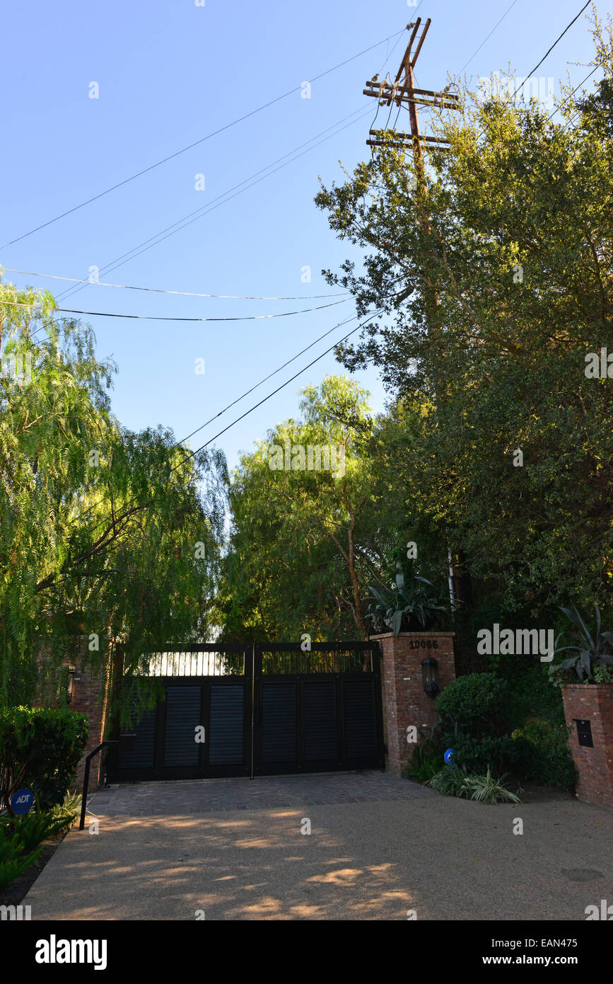 Benedict Canyon, California, USA. 06th Nov, 2014. This is the entrance today to the house, the original house does not exist, the only original thing here is the telegraph pole in which one of Mansons followers cut the lines so no one could phone out. Credit:  Paul Briden/Alamy Live News Stock Photo