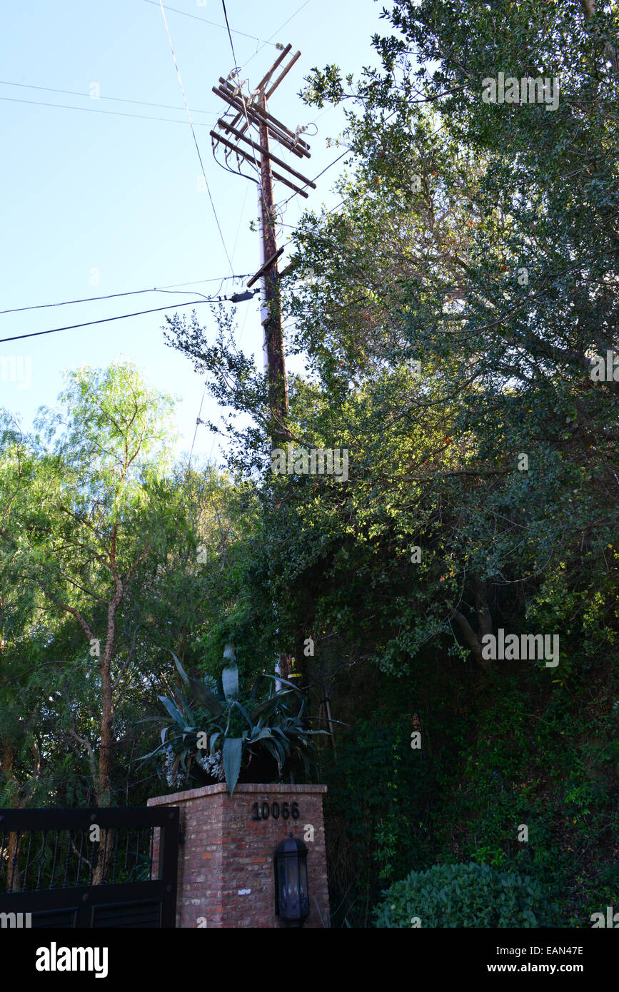 Benedict Canyon, California, USA. 06th Nov, 2014. This is the entrance today to the house, the original house does not exist, the only original thing here is the telegraph pole in which one of Mansons followers cut the lines so no one could phone out. Credit:  Paul Briden/Alamy Live News Stock Photo