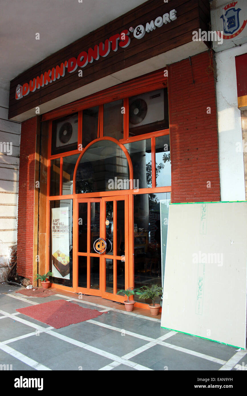 food, chain, dunkin, donuts ,"dunkin donuts", gate, door, glass, ac in new Delhi, India Stock