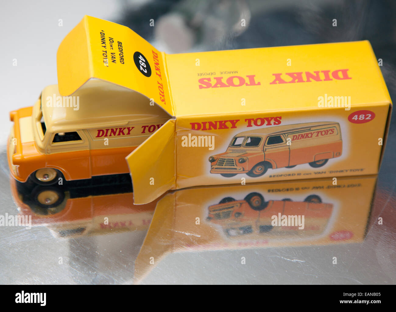 Amazon.co.jp: DINKY ディンキー タンクローリー MECCAN 1