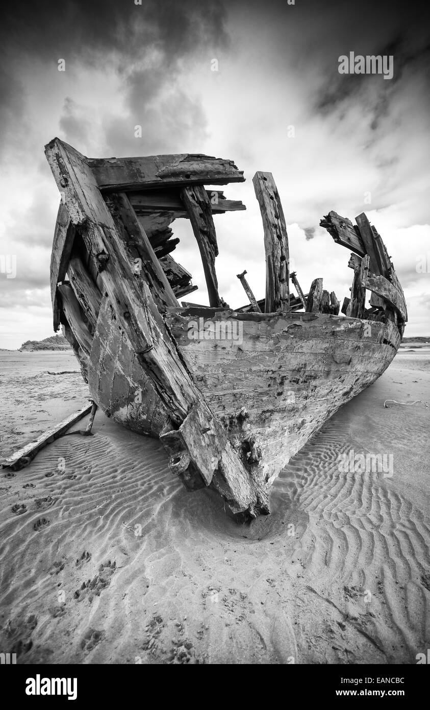 Dramatic monochrome image of wrecked boat at Crowe Point North Devon Stock Photo