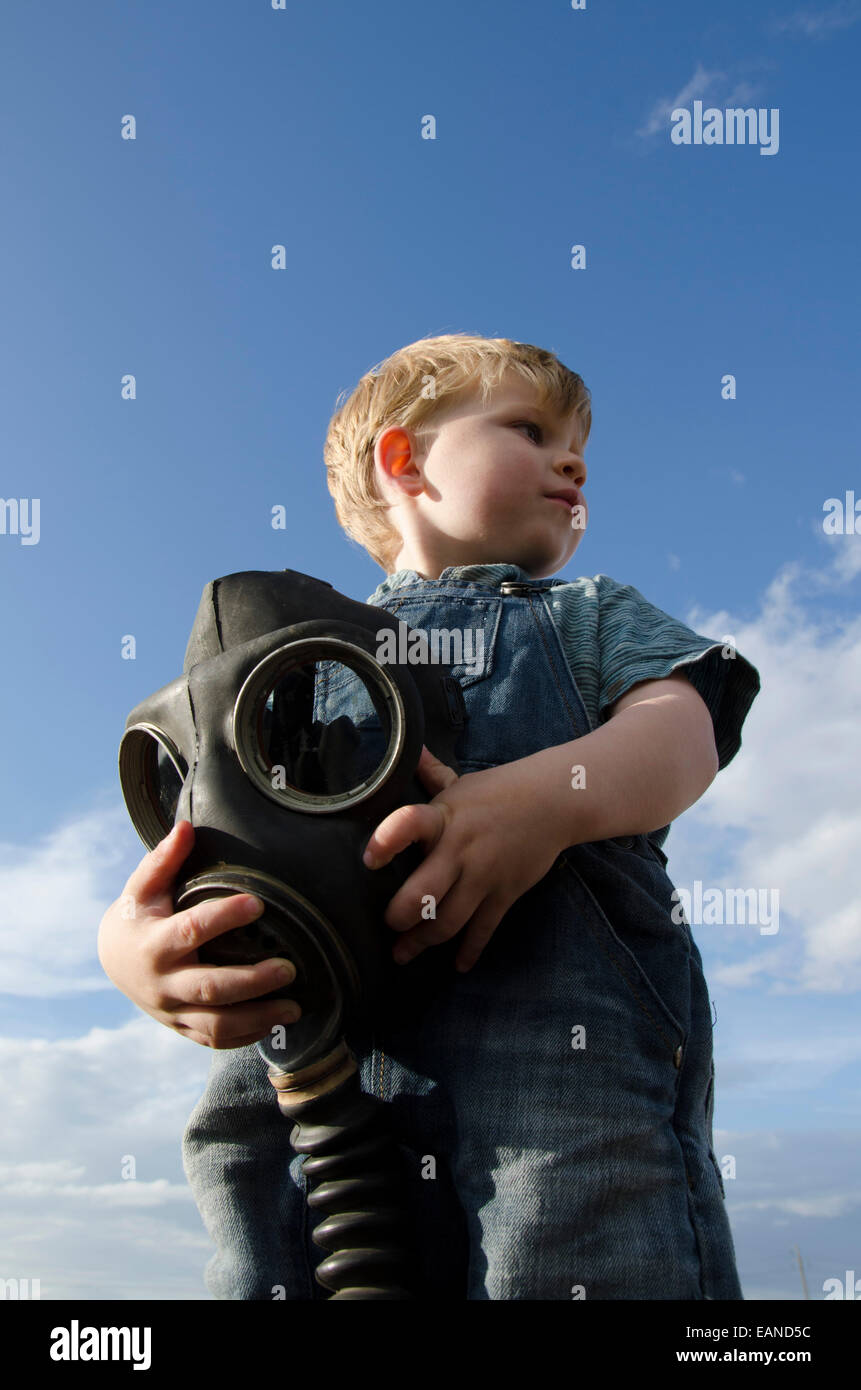 Britain wwii gas mask child hi-res stock photography and images - Alamy