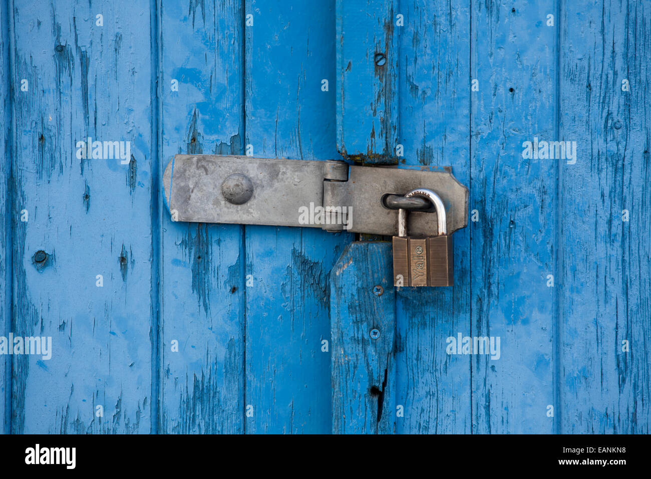 Padlock Securing Securing doors with padlock hi-res stock photography and images - Alamy