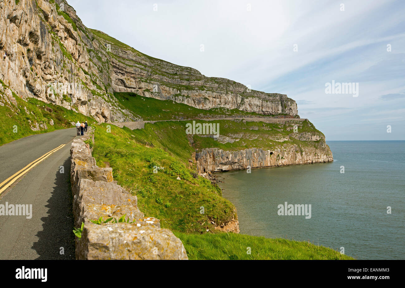 Narrow road, Marine Drive, winding around perimeter of hill, the Great