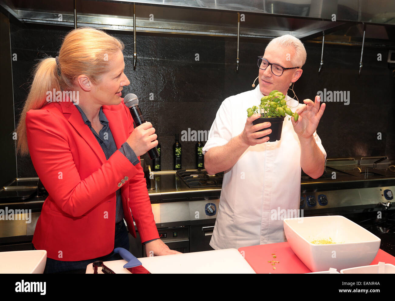 Rudolph van veen dutch tv hi-res stock photography and images - Alamy