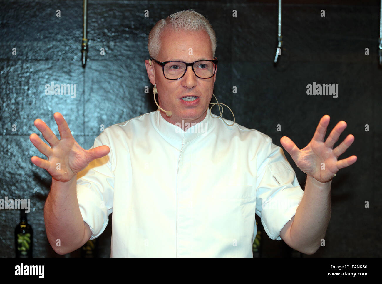 Rudolph van veen dutch tv hi-res stock photography and images - Alamy