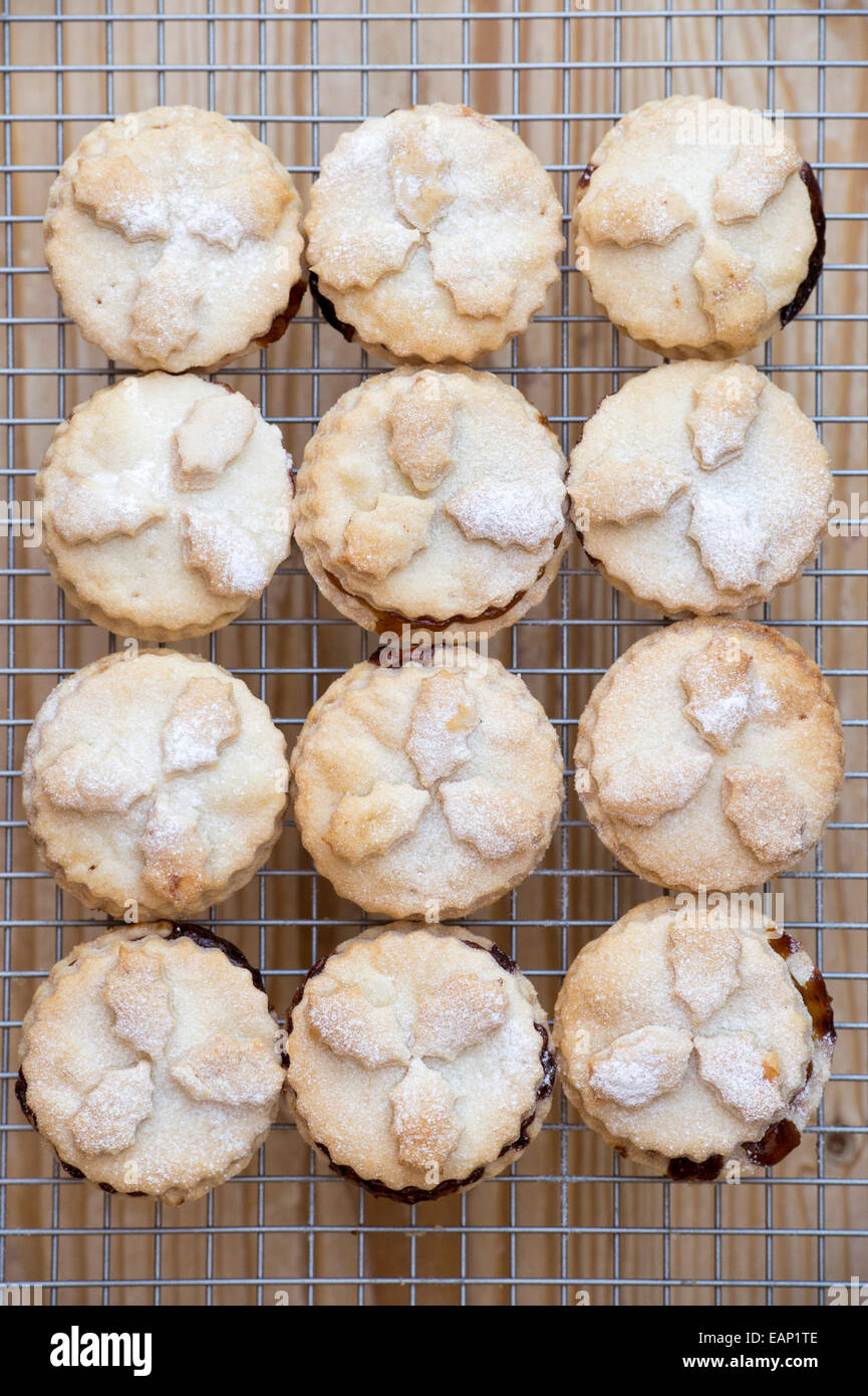 Cooked mince pies hi-res stock photography and images - Alamy