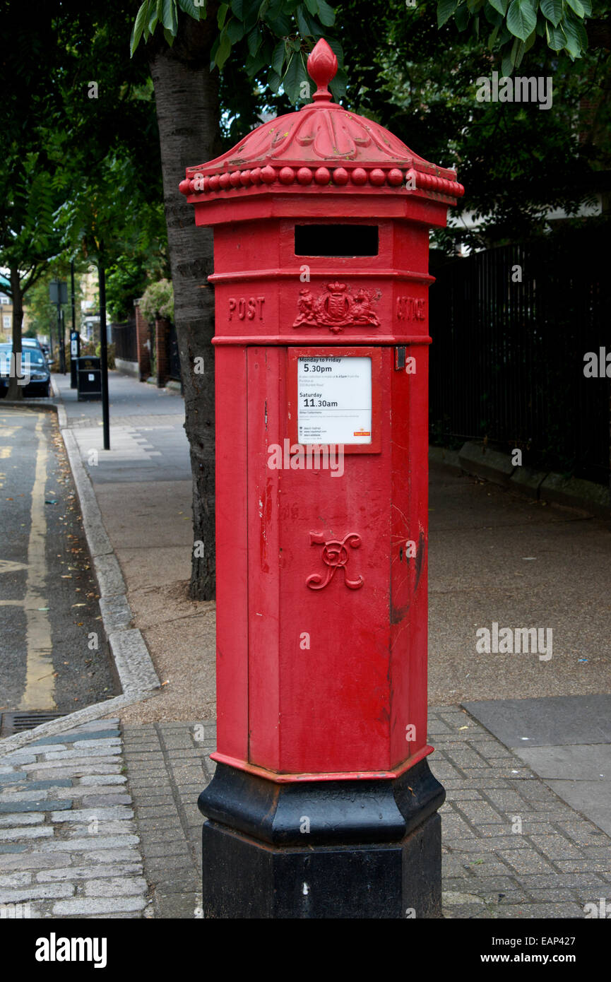 Victorian pillar box still in use in Mile End in east London Stock Photo