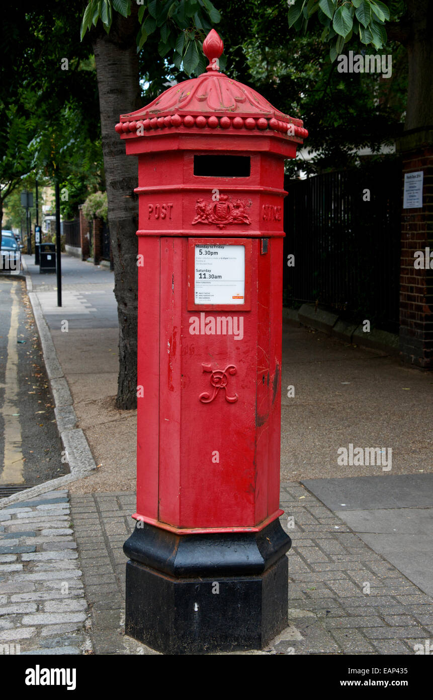 Victorian pillar box still in use in Mile End in east London Stock Photo