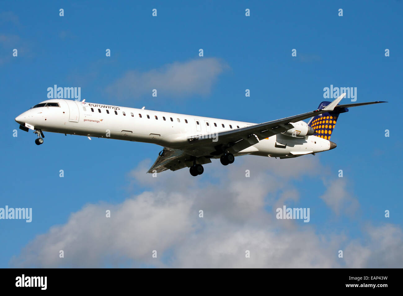 Crj 900 hi-res stock photography and images - Alamy