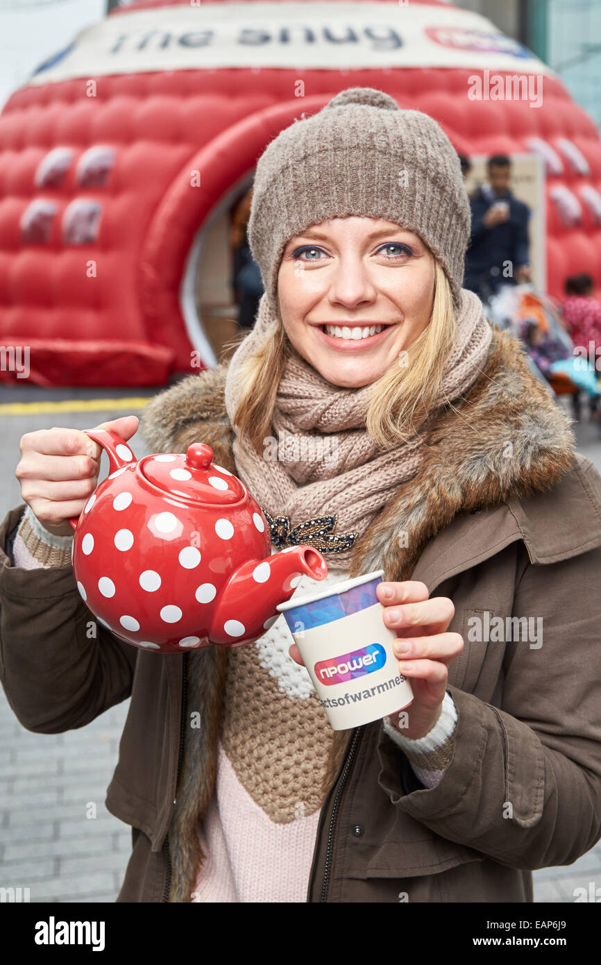 Birmingham England 19th November 2014. TV presenter and star of Ch4 Countdown Rachel Riley pictured at the Npower snug in Birmingham, where she was meeting local residents to talk about the acts warmness campaign. Credit:  Edward Moss/Alamy Live News Stock Photo