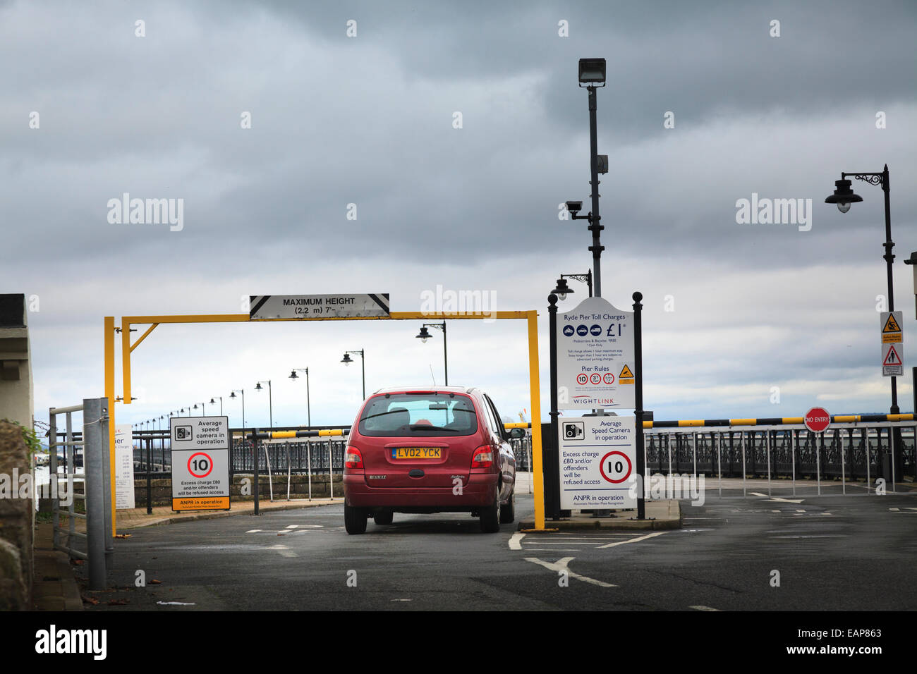 Car paying toll charge to enter Ryde Pier Stock Photo