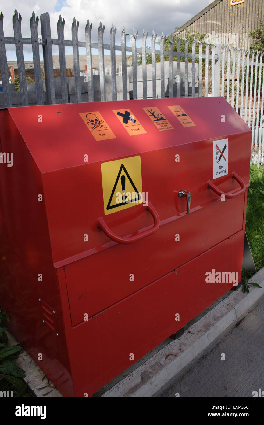 Disposal container hires stock photography and images Alamy