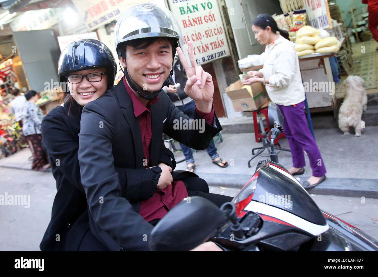 Hanoi, Vietnam. 19th Nov, 2014. Two young people greet the photographer