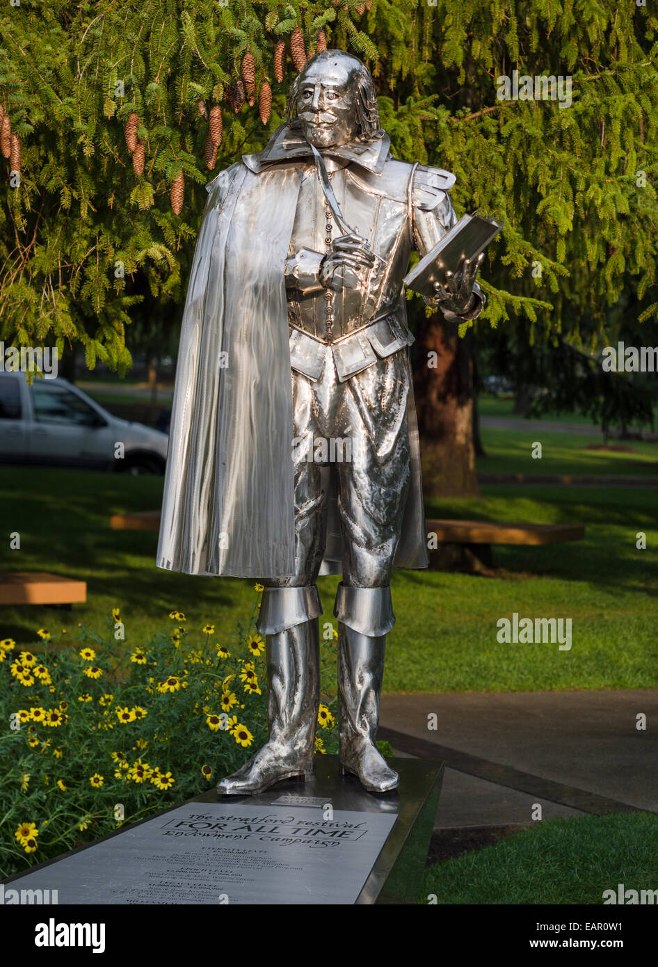 Download Shakespeare in the Park full front. A shiny metal statue ... Yellowimages Mockups
