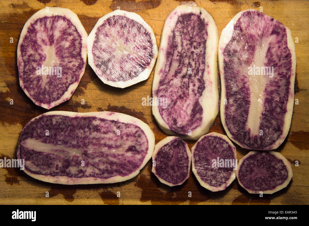 Potatoes solanum tuberosum purple blue hi-res stock photography and images  - Alamy