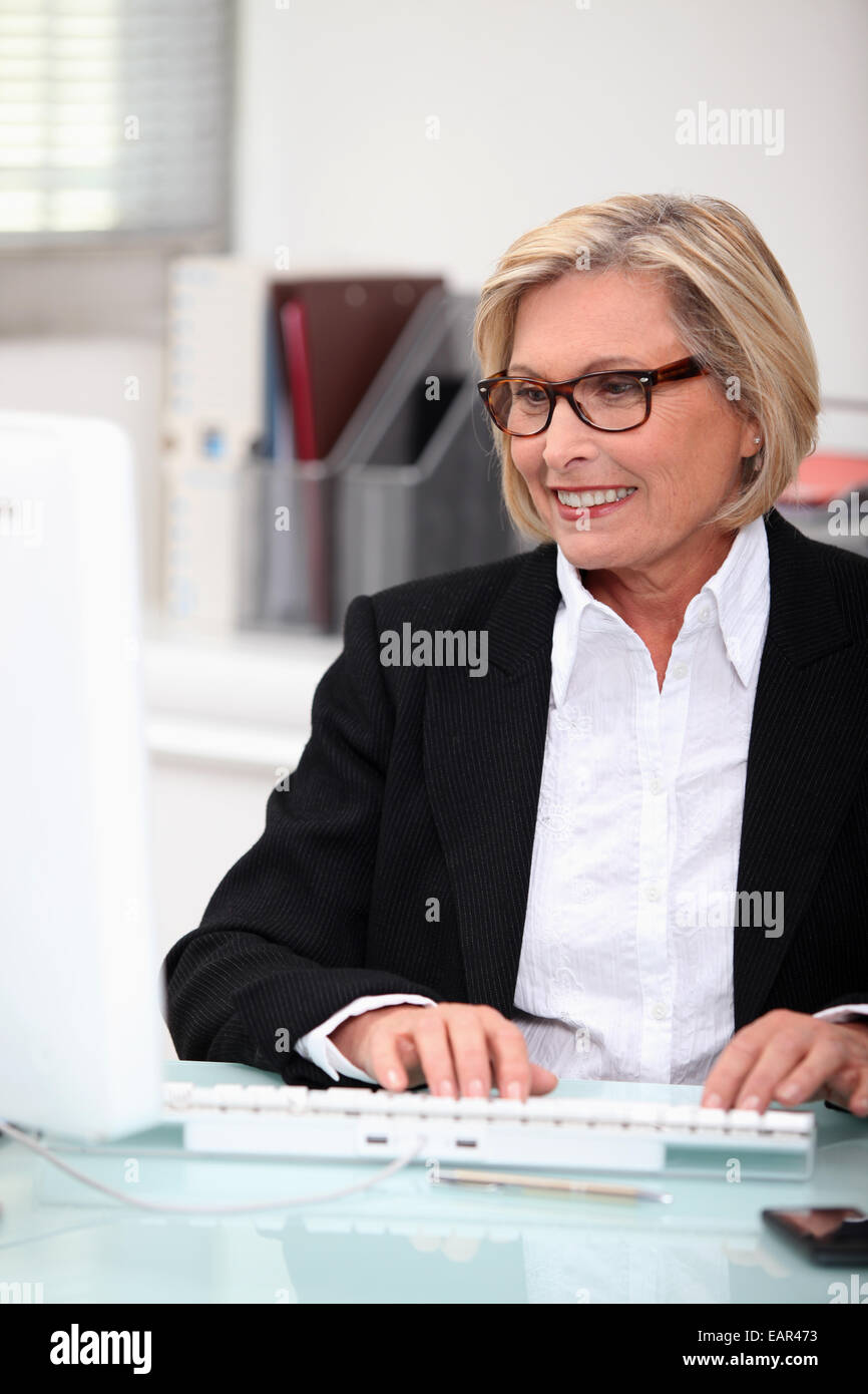 Woman keyboard friendly kind hi-res stock photography and images - Alamy