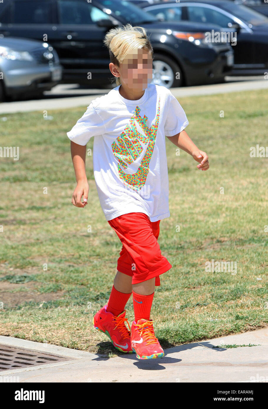 Gwen Stefani takes her boys to Zuma's football game in Brentwood, CA