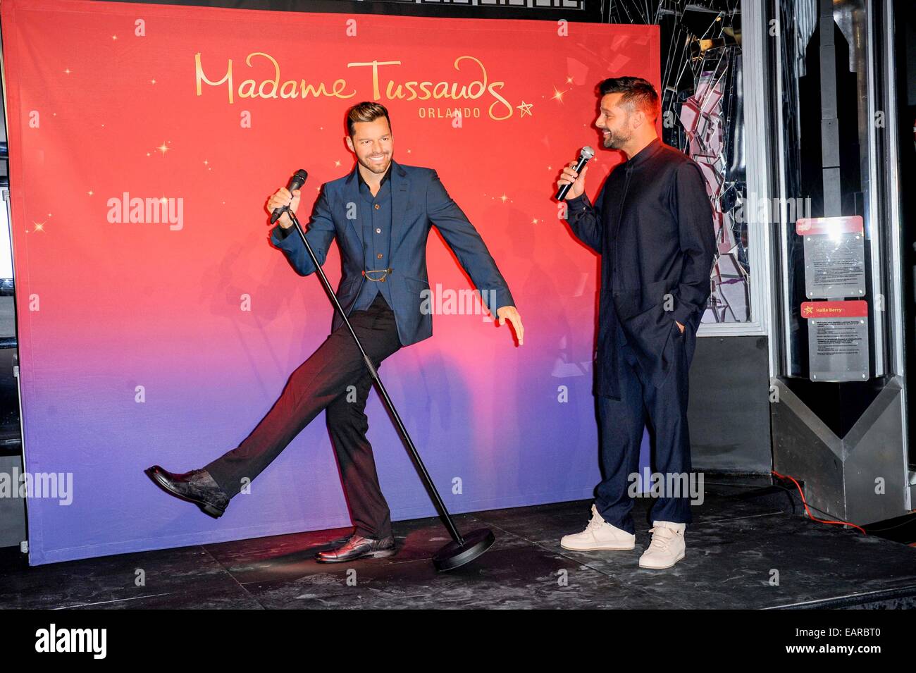 Ricky Martin with wax figure RICKY MARTIN WAX FIGURE UNVEILING AT MADAME TUSSAUDS LAS VEGAS 19/11/2014 Las Vegas/picture alliance Stock Photo